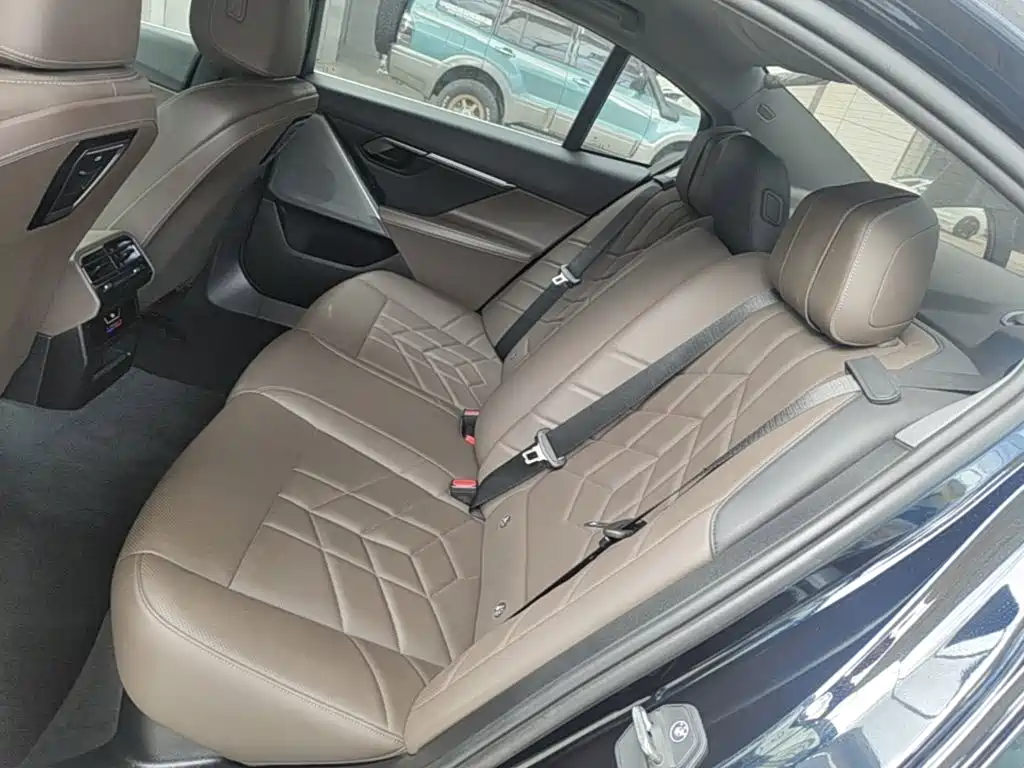 BMW i5 — миниатюра 17