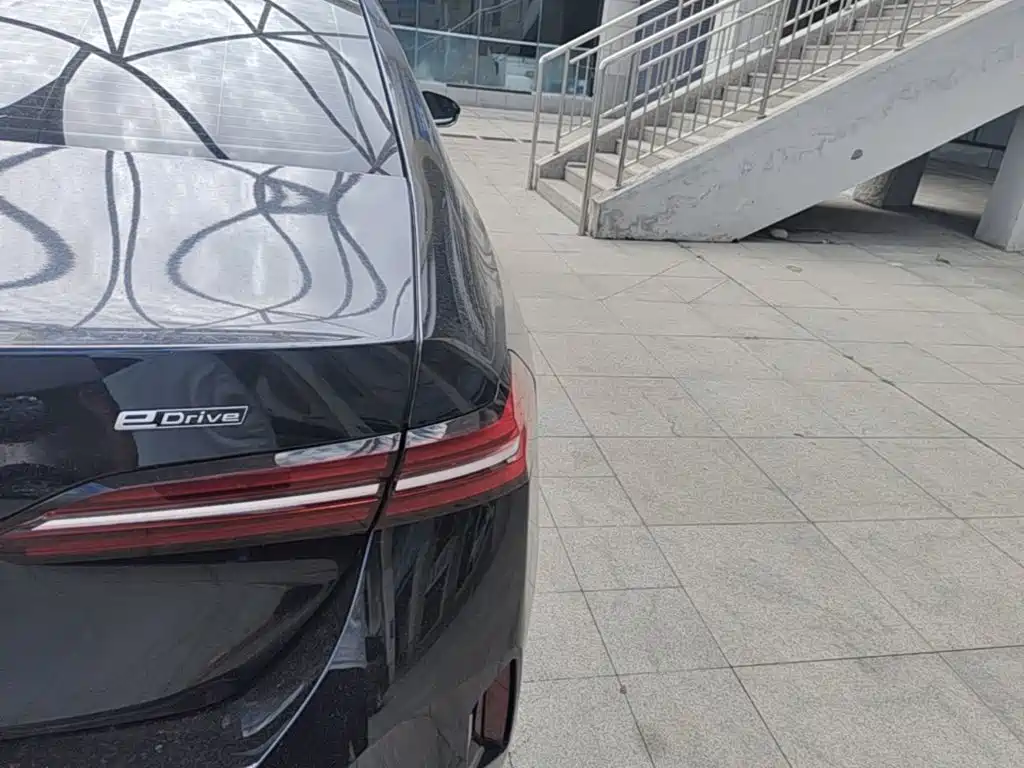 BMW i5 — миниатюра 8