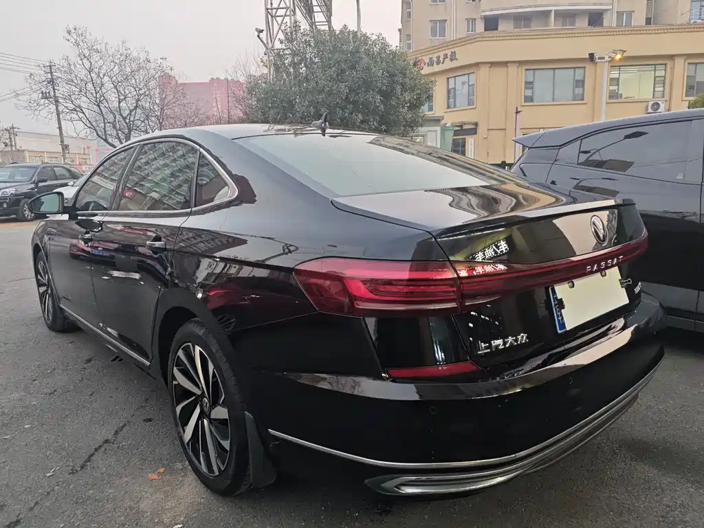 VOLKSWAGEN PASSAT