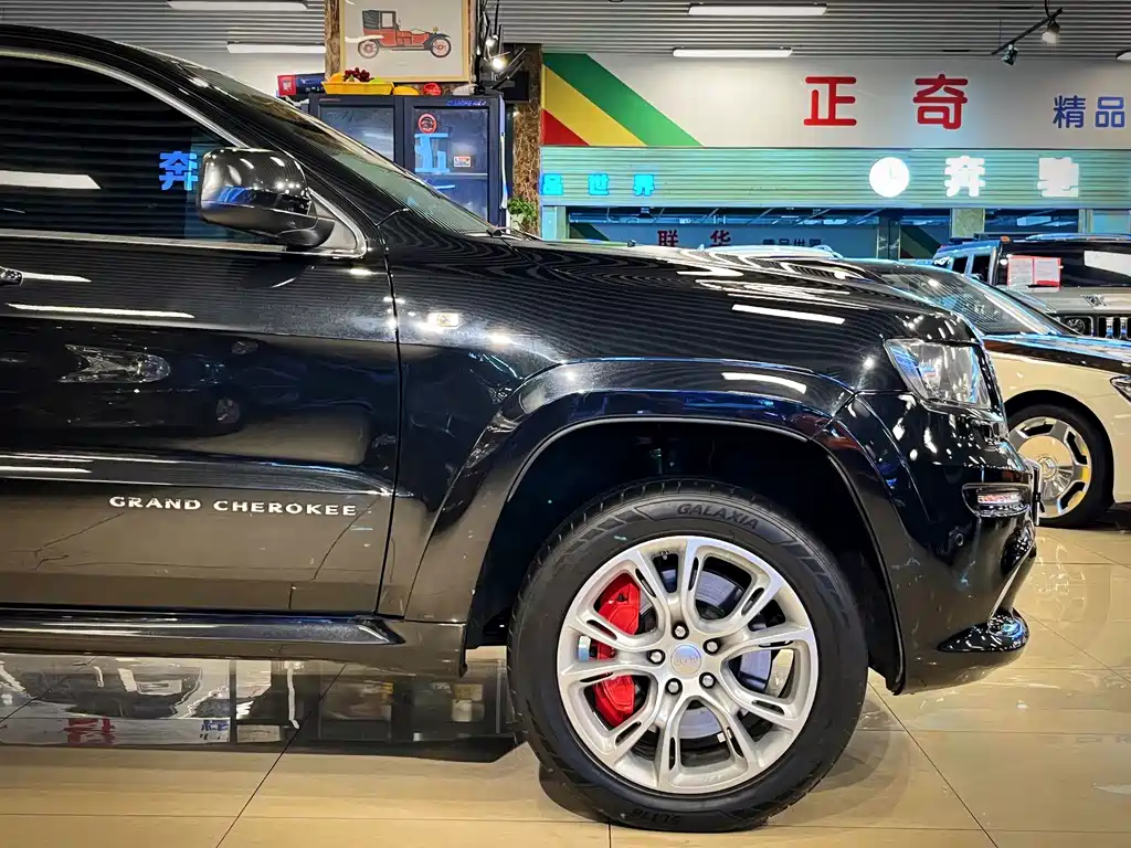 Jeep Grand Cherokee SRT — миниатюра 5