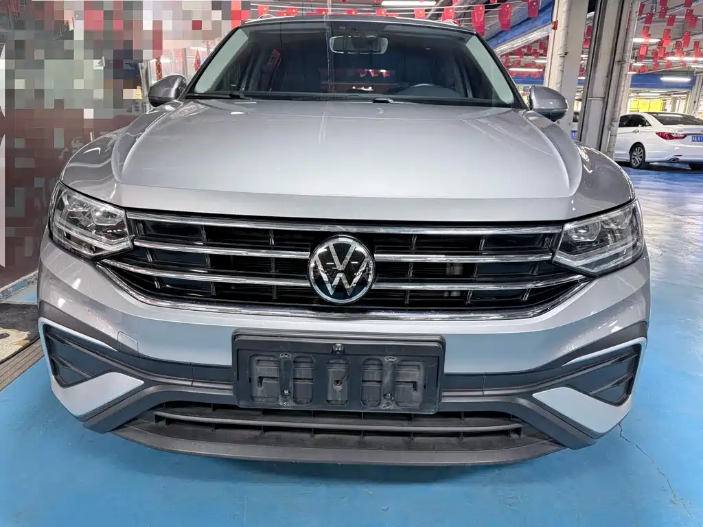 Volkswagen Tiguan L - фото 2