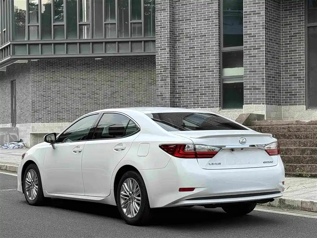 Lexus ES — миниатюра 3