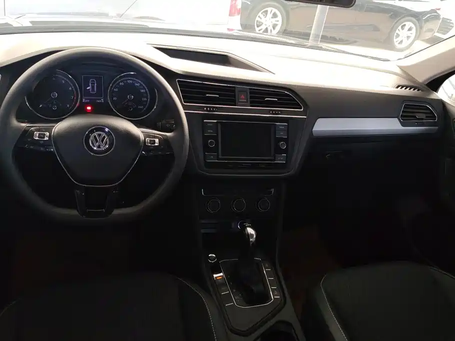 Volkswagen Tiguan L — миниатюра 12