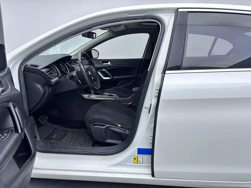 Peugeot 408 — миниатюра 19