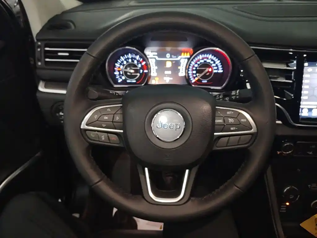 Jeep Grand Commander — миниатюра 11
