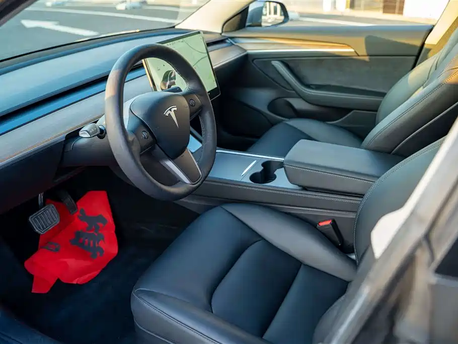 Tesla Model 3 — миниатюра 9