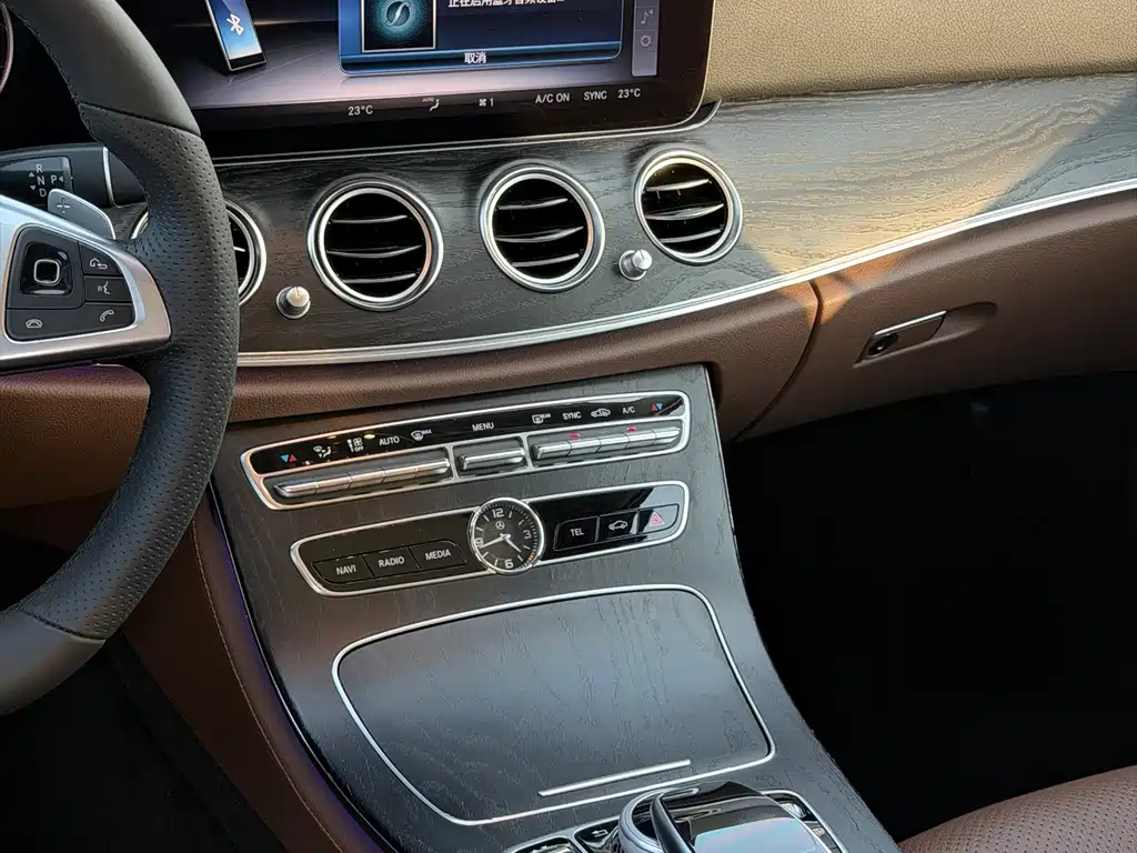Mercedes-Benz E-Class — миниатюра 9