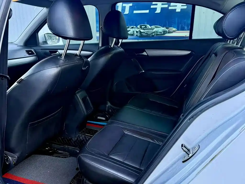 Volkswagen Lavida — миниатюра 5