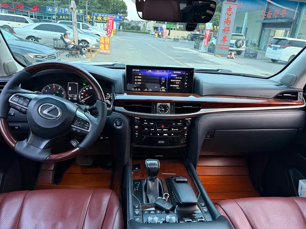 Lexus LX — миниатюра 8