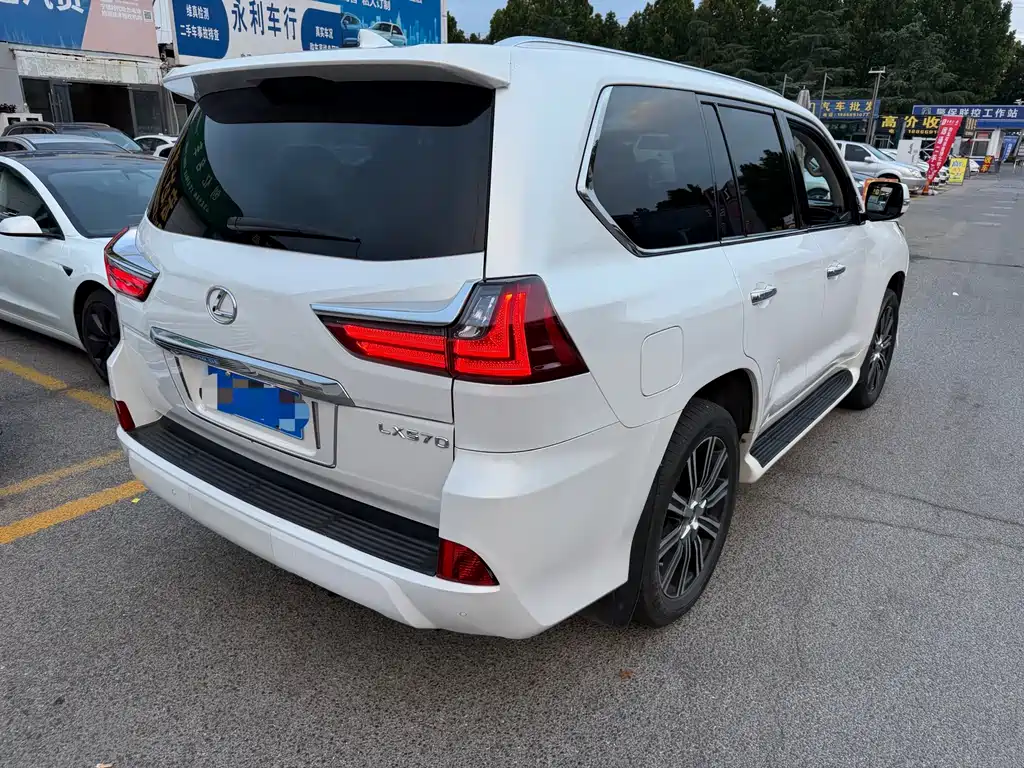 Lexus LX — миниатюра 10
