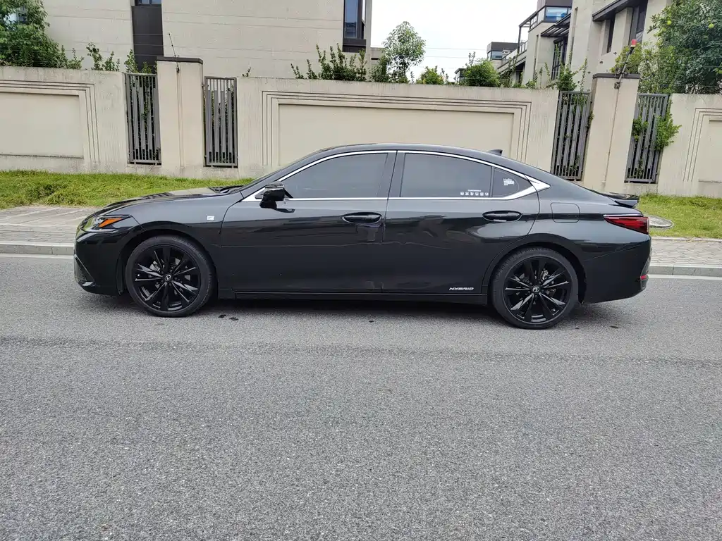 Lexus ES 2021 300h F SPORT
