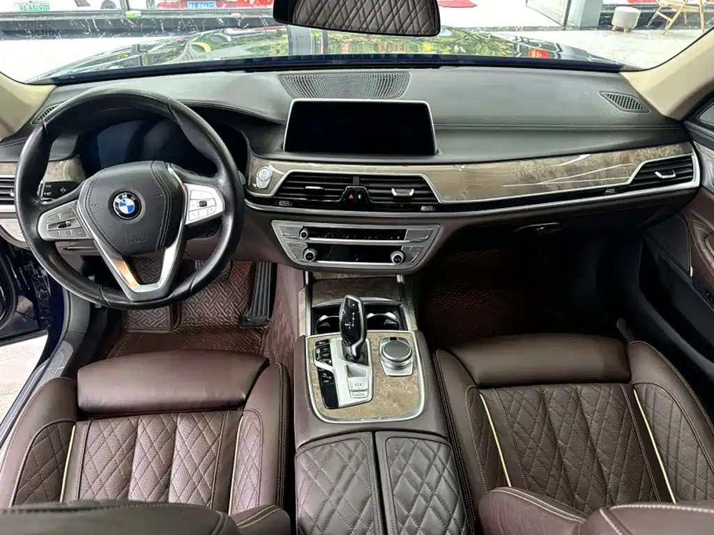 BMW 7 Series — миниатюра 15