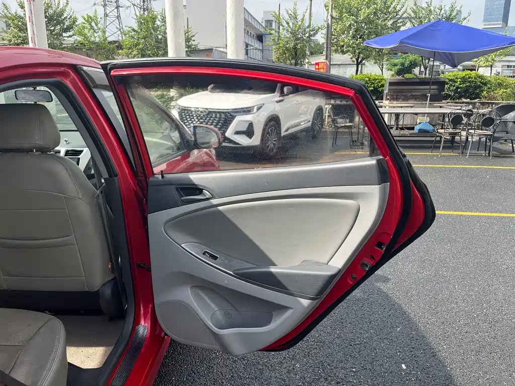 Hyundai Verna — миниатюра 18