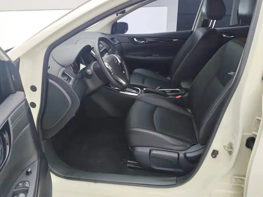Nissan Tiida — миниатюра 9