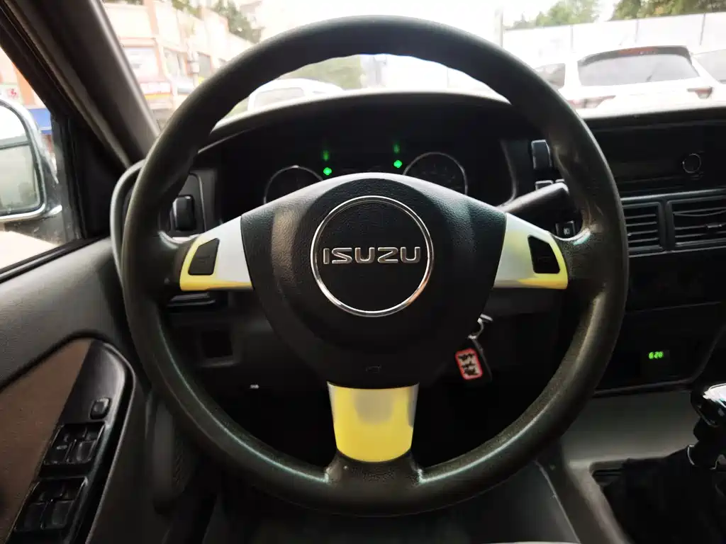 Isuzu Pickup — миниатюра 14