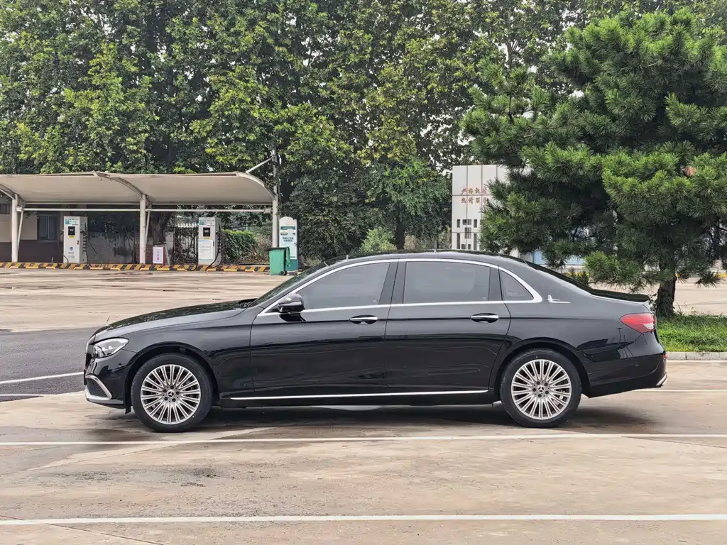 Mercedes-Benz E-Class — миниатюра 6