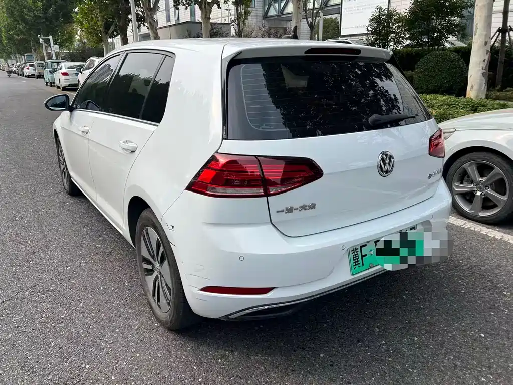 Volkswagen Golf EV — миниатюра 4