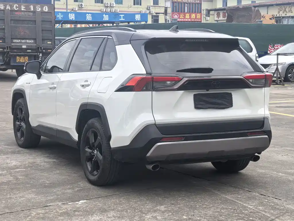 Toyota RAV4 — миниатюра 6