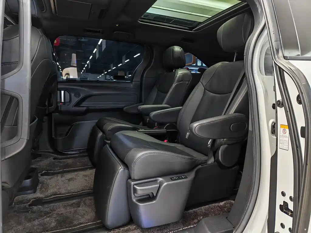 Toyota Sienna — миниатюра 7