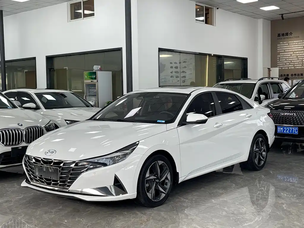 Hyundai Elantra 2022