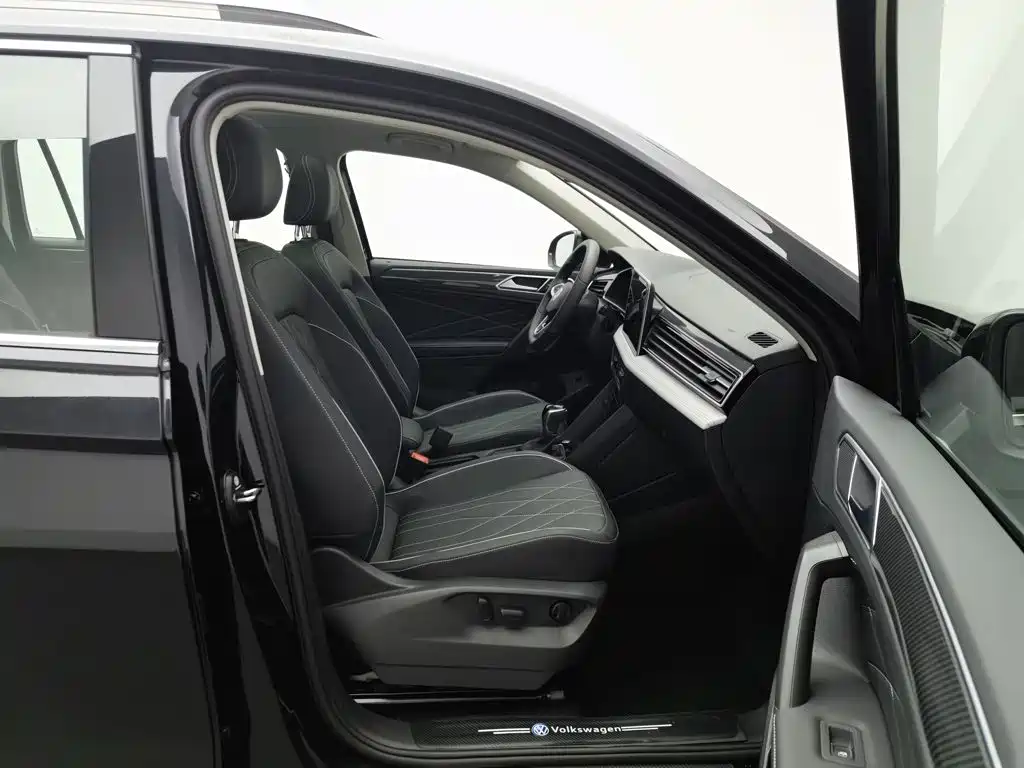 Volkswagen Tiguan L — миниатюра 23