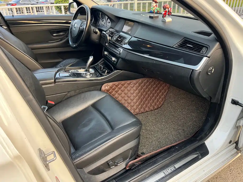 BMW 5 Series — миниатюра 11