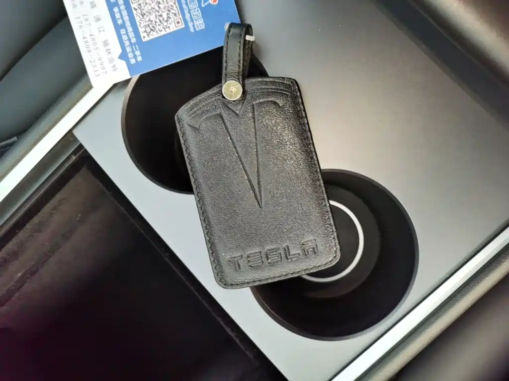 Tesla Model 3 — миниатюра 9