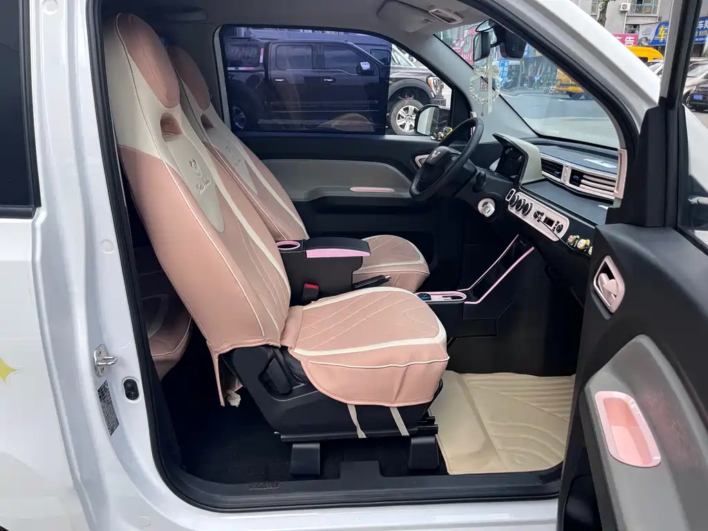 Wuling MINIEV — миниатюра 6
