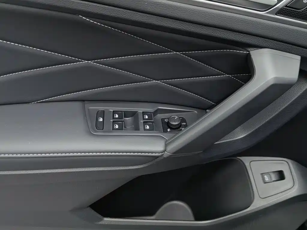 Volkswagen Tiguan L — миниатюра 9