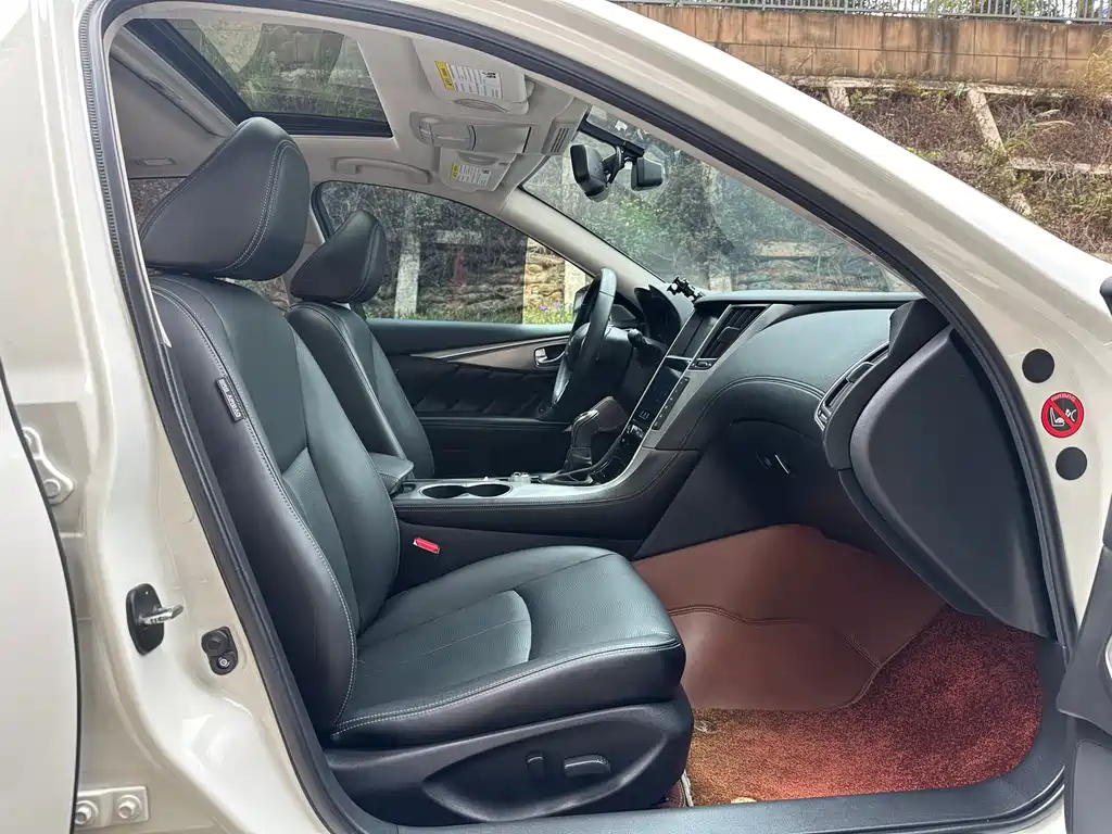 INFINITI Q50L