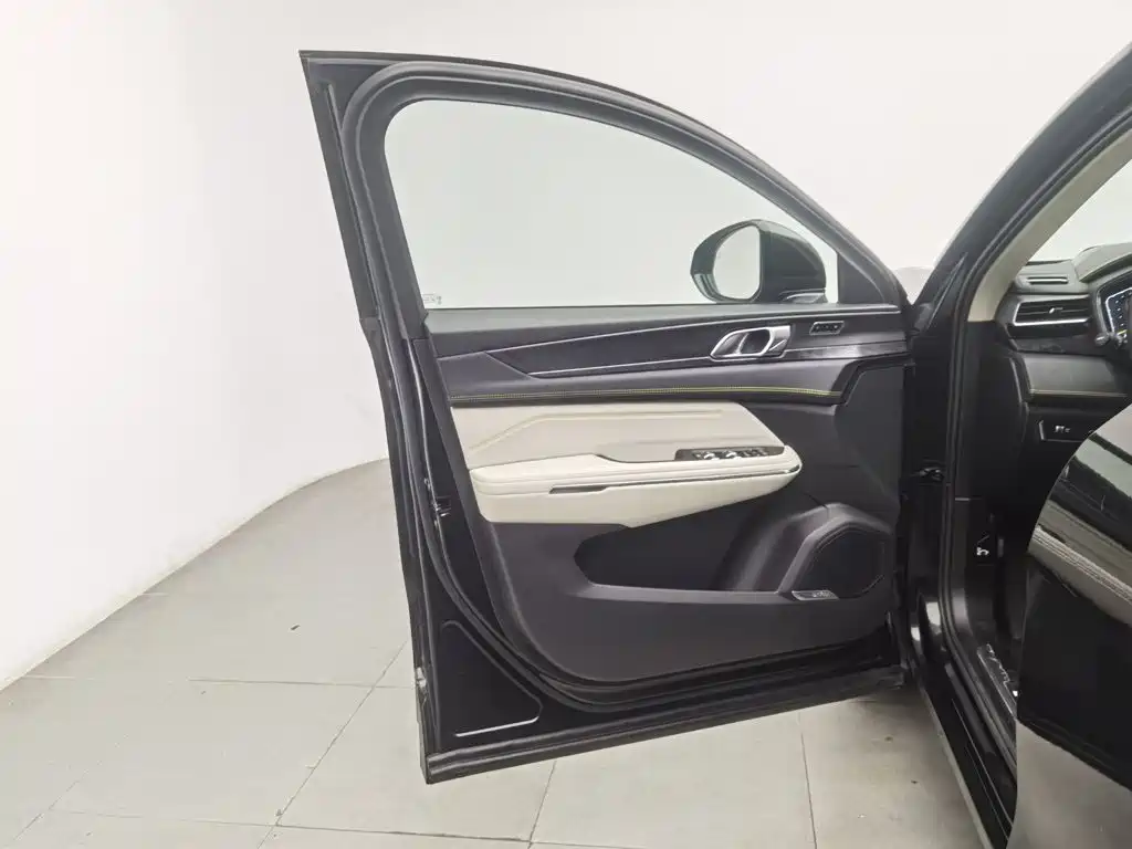 Lynk & Co 05 — миниатюра 8