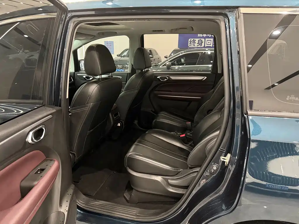 GAC M6 2021 270T DCT Luxury （ мест）