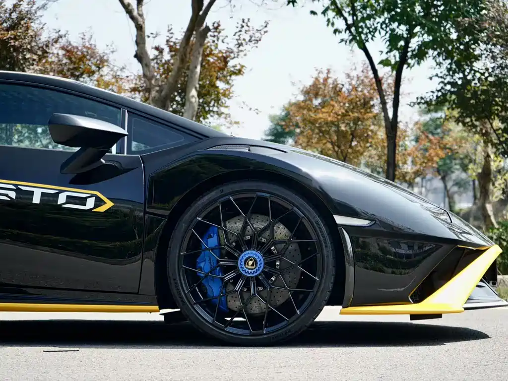 LAMBORGHINI HURACÁN