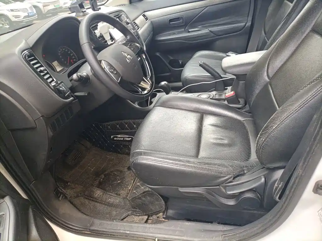 Mitsubishi Outlander (Import) — миниатюра 18