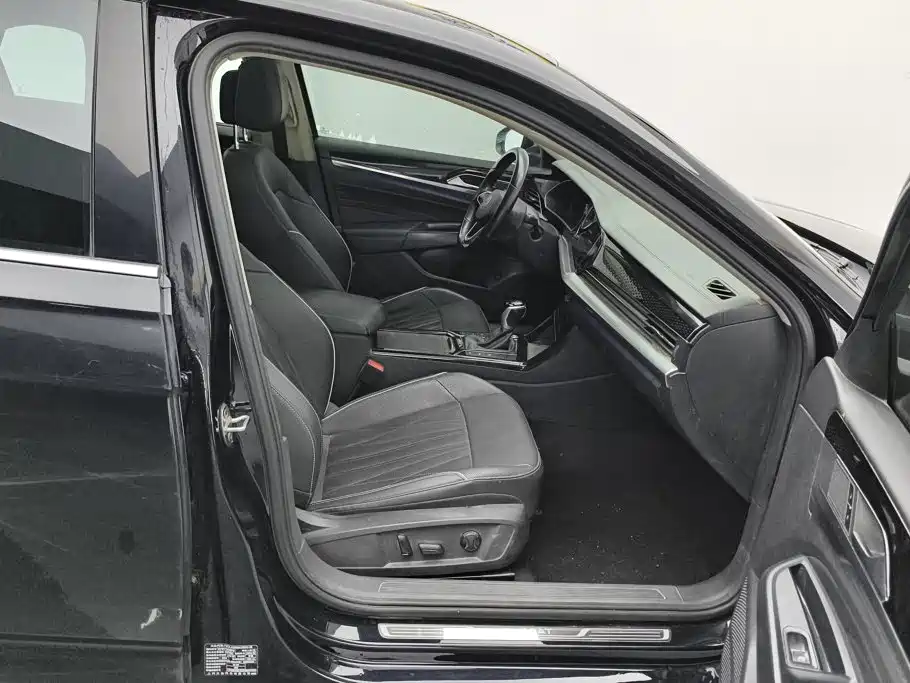 Volkswagen Passat PHEV — миниатюра 8