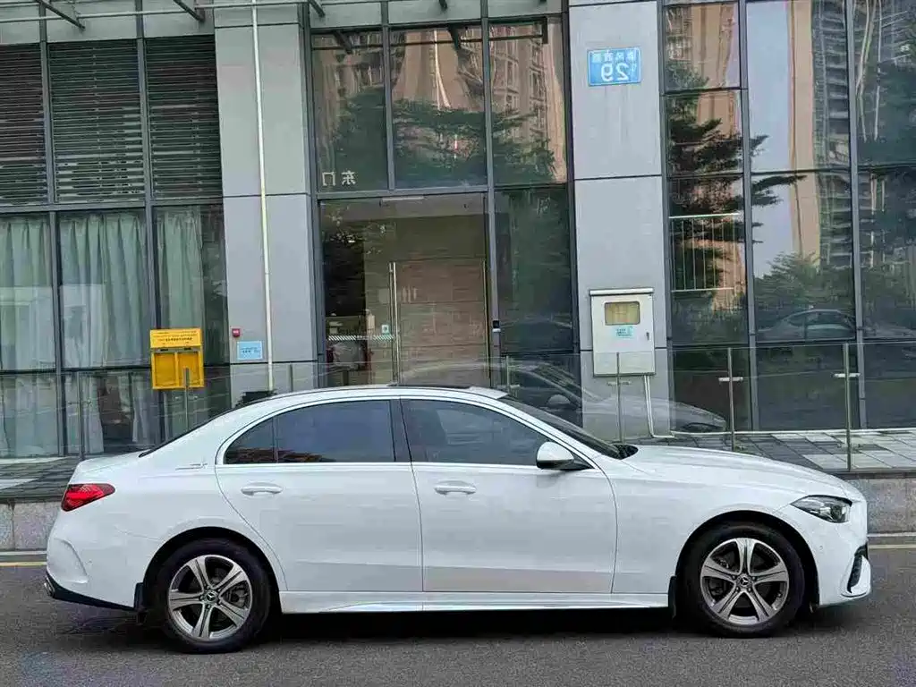 Mercedes-Benz C-Class — миниатюра 4