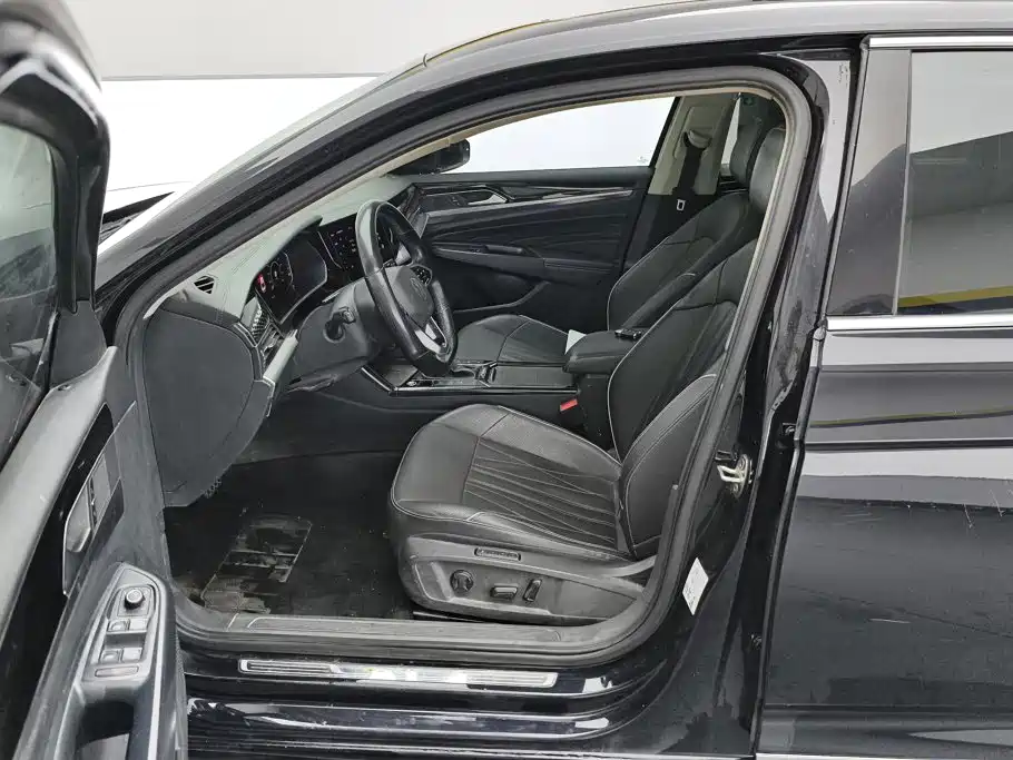 Volkswagen Passat PHEV — миниатюра 9