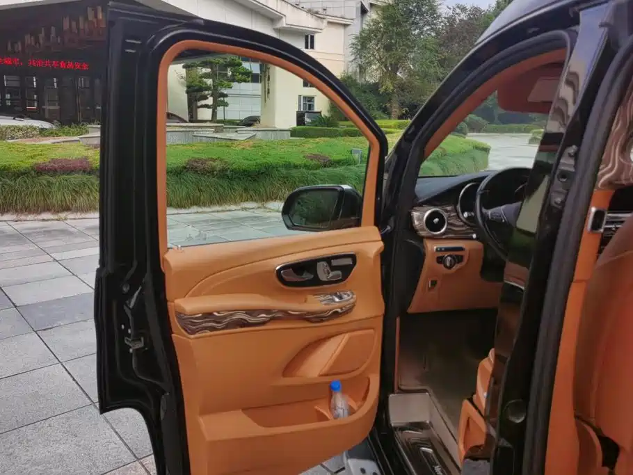Mercedes-Benz V-Class — миниатюра 7