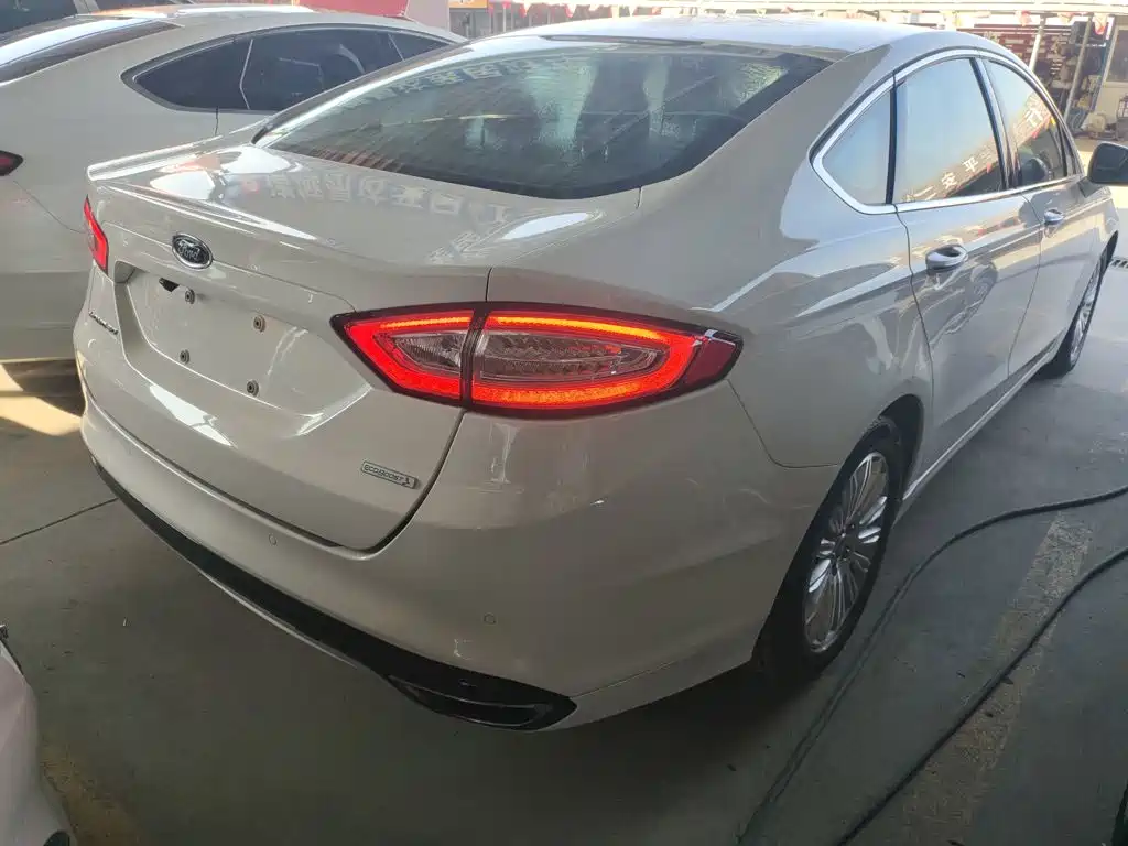 Ford Mondeo — миниатюра 7