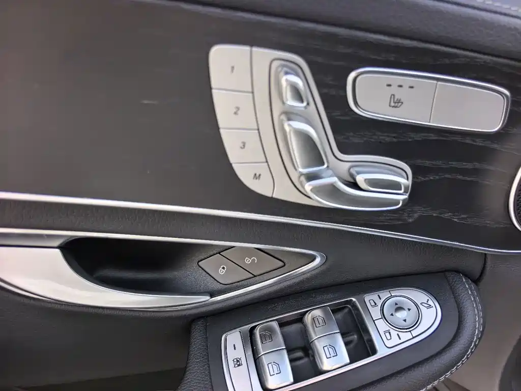 Mercedes-Benz C-Class — миниатюра 11