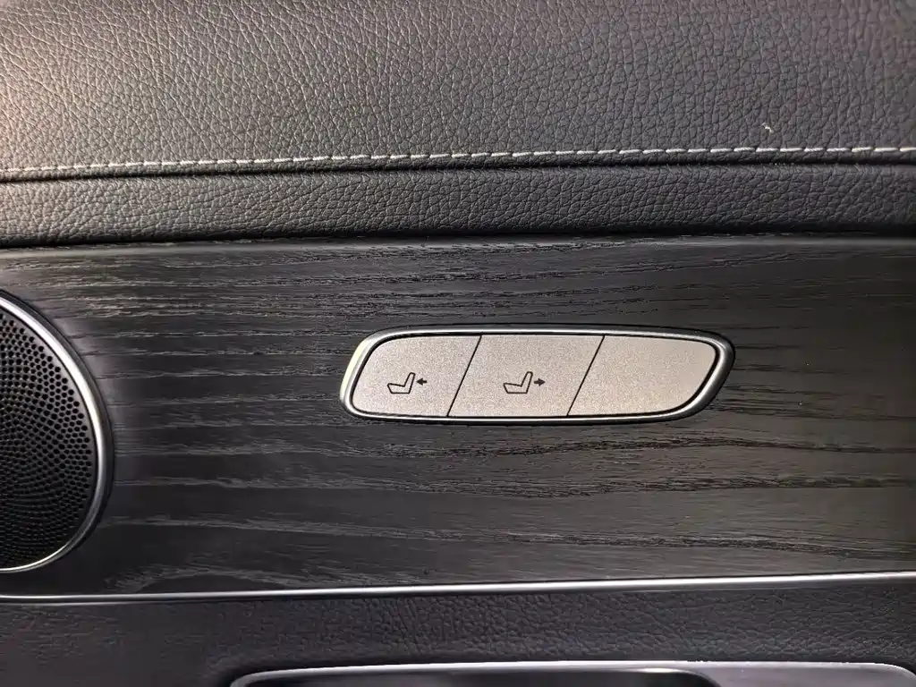 Mercedes-Benz C-Class — миниатюра 12