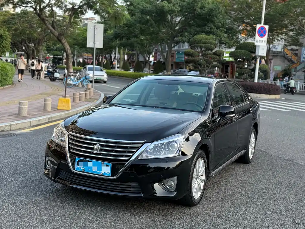 Toyota Crown 2014