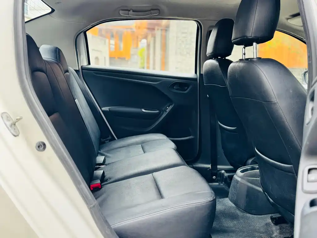 Peugeot 301 1.6L Auto Comfort Edition, фото 14