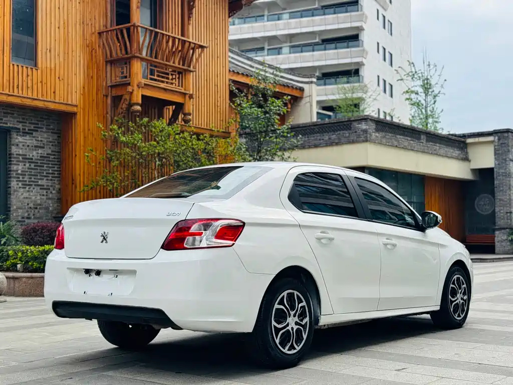 Peugeot 301 1.6L Auto Comfort Edition, фото 8