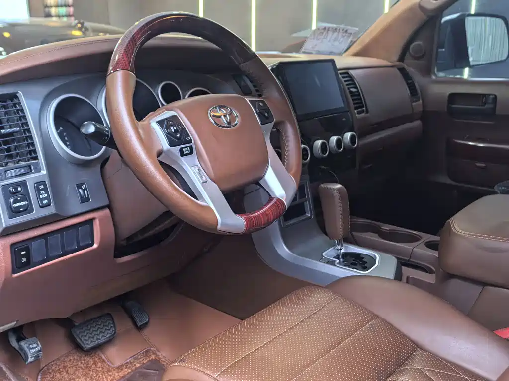 Toyota Sequoia 2017 5.7L