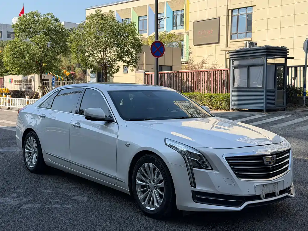 CADILLAC CT6