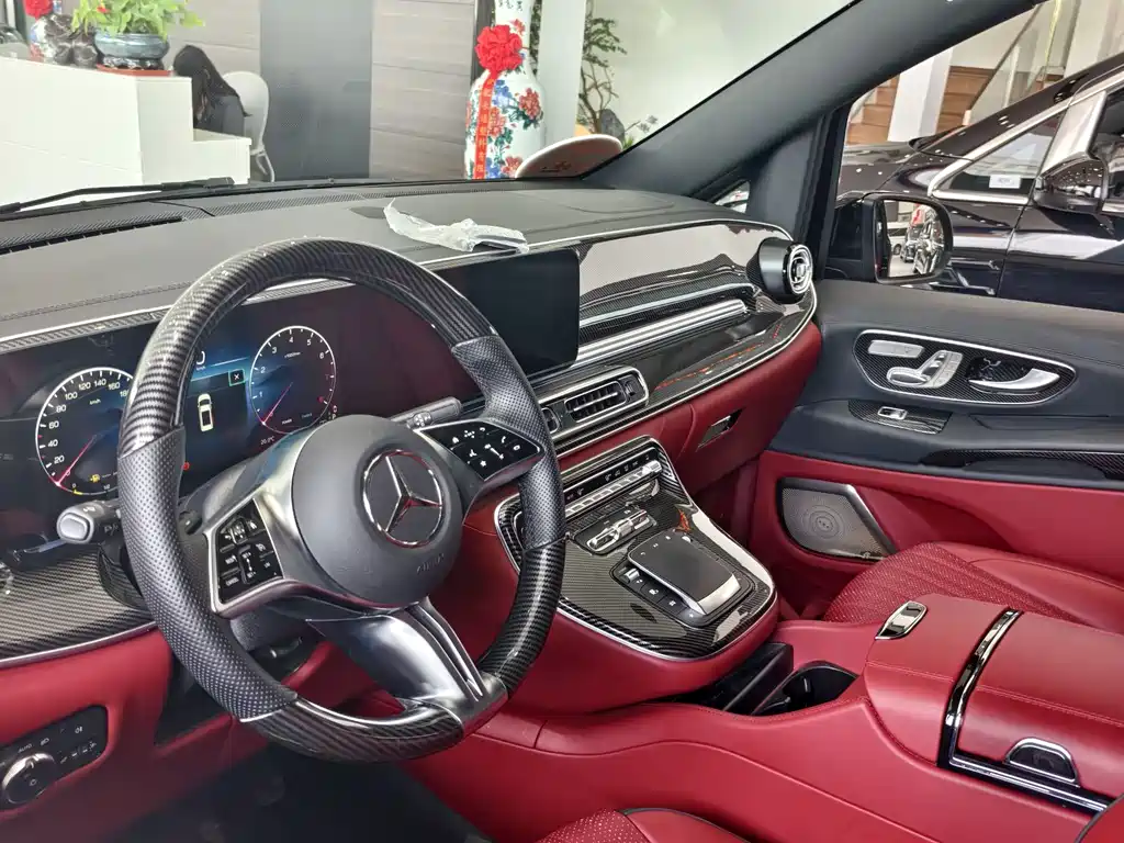 Mercedes-Benz Vito 2024 2.0T 7 мест