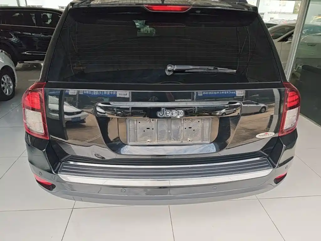 Jeep Compass (Import) — миниатюра 6