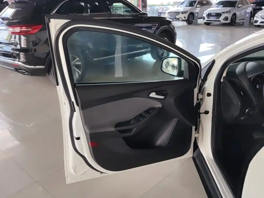 Ford Focus — миниатюра 7
