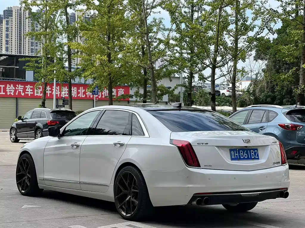 CADILLAC CT6